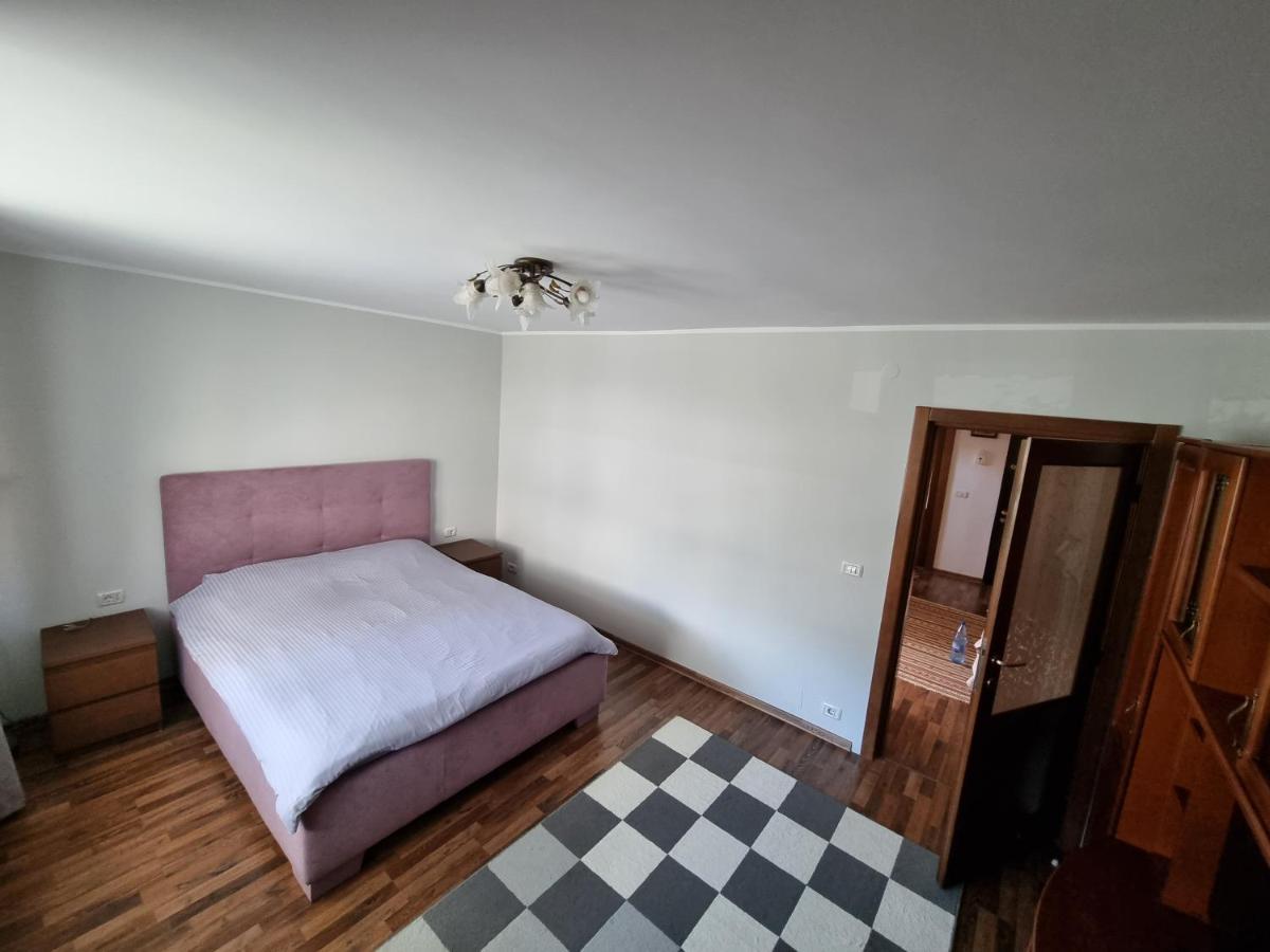 Yla Apartments Piatra Neamţ エクステリア 写真